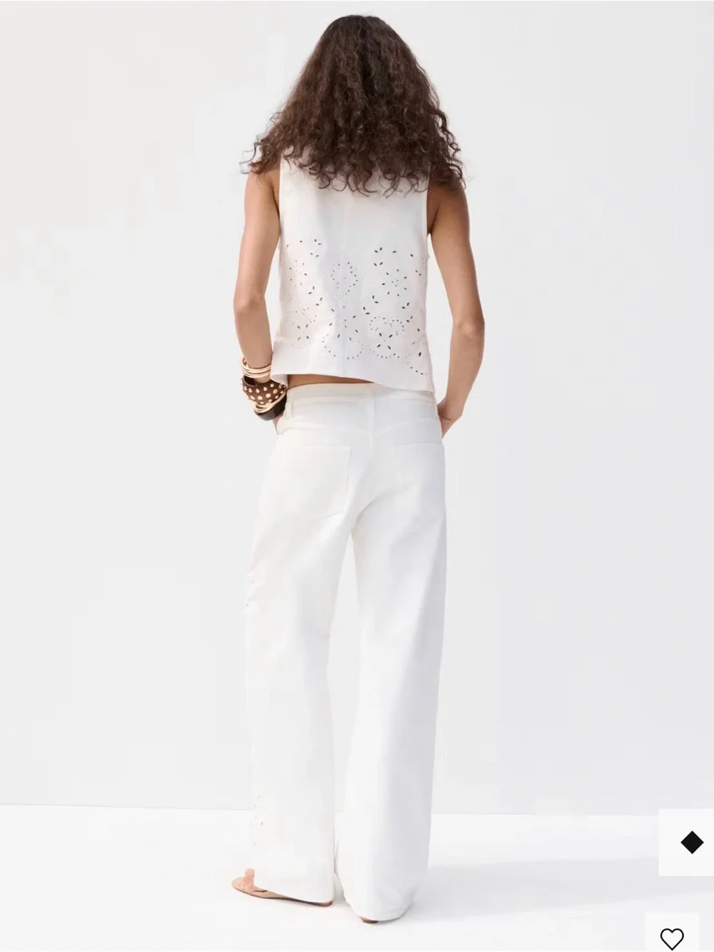Balloon jeans with openwork embroidery